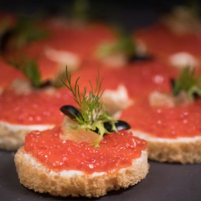 Канапе с красной икрой
